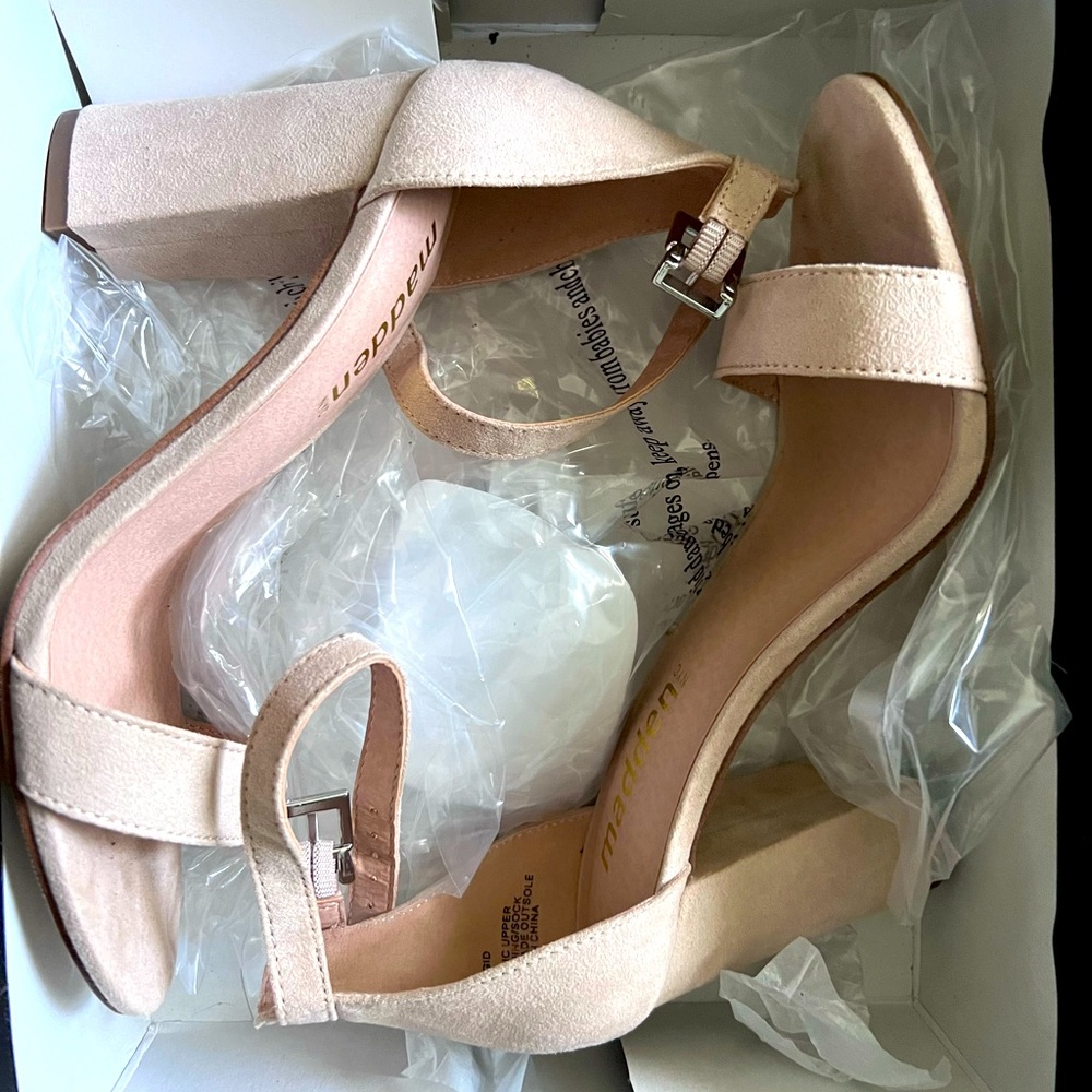 Blush Steve Madden dress heels. A Perfect nude heel for Spring, Summer & Fall!
